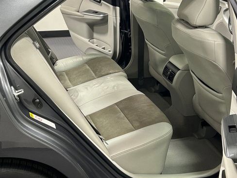 Used 2012 Toyota Camry Hybrid image 10