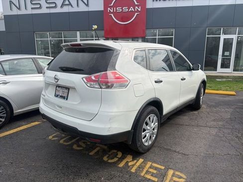 Used 2016 Nissan Rogue S image 2