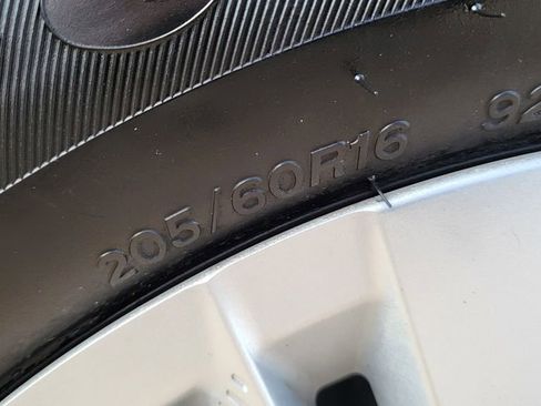 Used 2019 Nissan Kicks S image 11