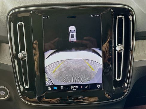 Used 2025 Volvo XC40 B5 Core image 23