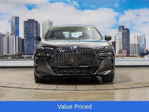 Used 2025 BMW 750e xDrive w/ Premium Package AWD/4WD image 3