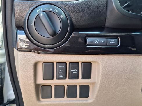 Used 2018 Nissan Titan SV w/ SV Convenience Package AWD/4WD image 14