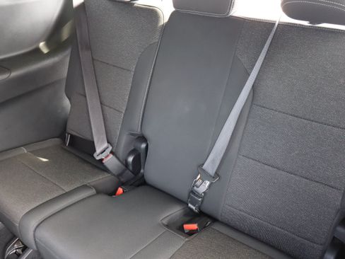 Used 2025 Chevrolet Traverse LT FWD image 31