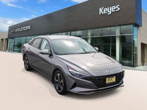 Certified 2023 Hyundai Elantra SEL w/ Convenience Package image 3