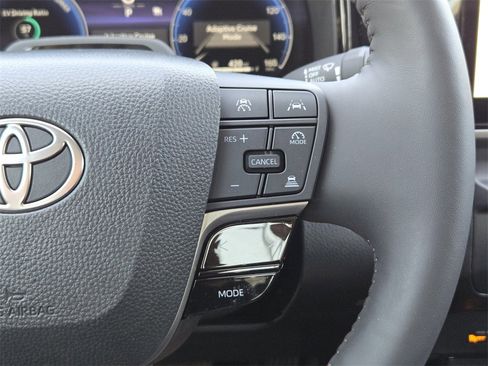 Used 2025 Toyota Camry XLE w/ Premium Plus Package image 31