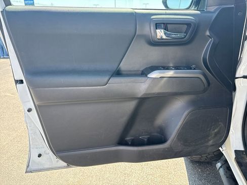 Used 2023 Toyota Tacoma TRD Off-Road image 12
