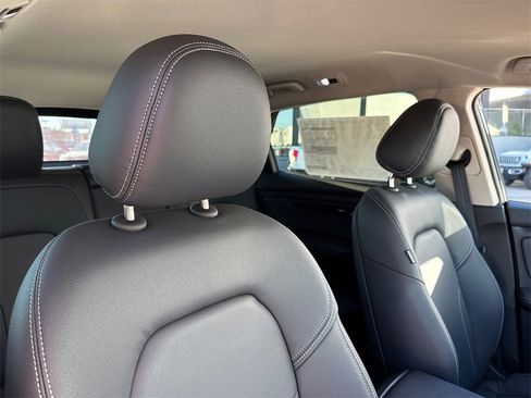 New 2025 VinFast VF 8 Eco image 12