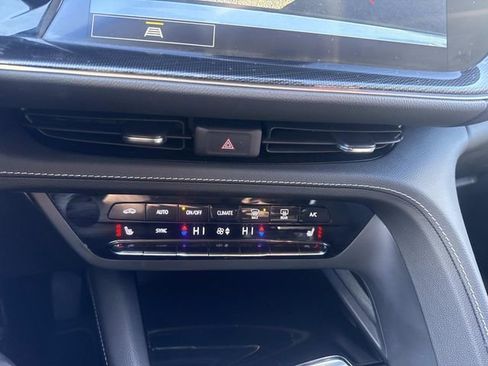 Used 2023 Buick Envision Essence image 23