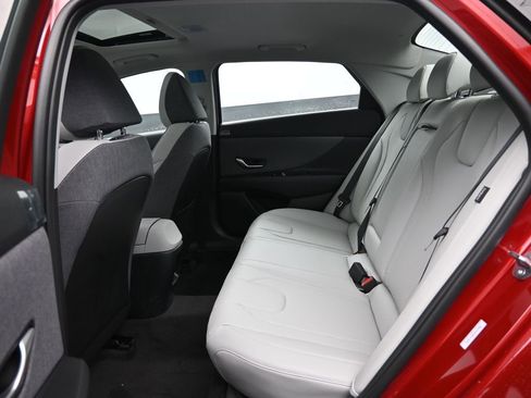 New 2025 Hyundai Elantra Limited image 30