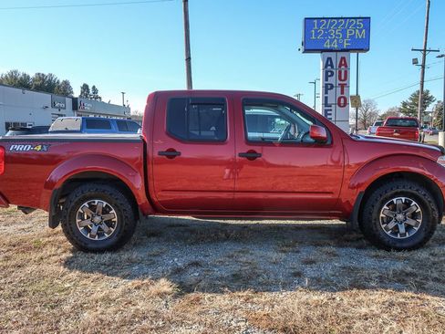 Used 2018 Nissan Frontier PRO-4X image 9