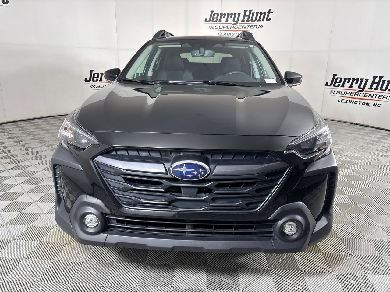 Used 2024 Subaru Outback Premium AWD/4WD image 2