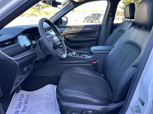 New 2025 Jeep Grand Cherokee Altitude AWD/4WD image 59