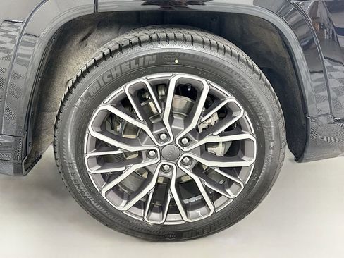 Used 2024 Jeep Grand Cherokee L Summit AWD/4WD image 32