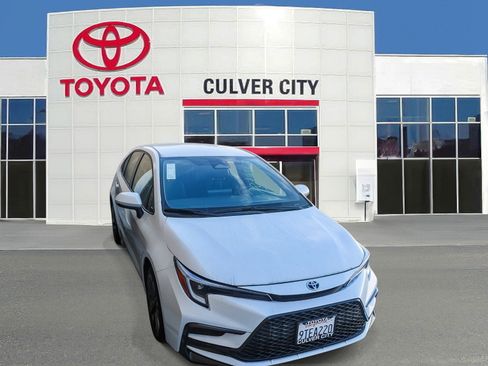 Used 2025 Toyota Corolla SE w/ Convenience Package image 1