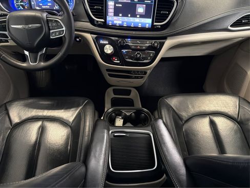 Used 2022 Chrysler Pacifica Touring-L FWD image 20