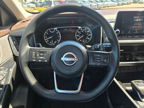 Used 2023 Nissan Rogue S FWD image 15