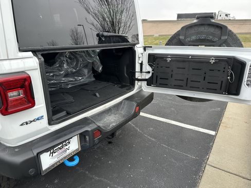 Used 2024 Jeep Wrangler Unlimited Rubicon 4xe image 31