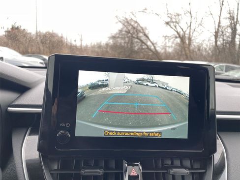 Used 2025 Toyota Corolla Cross LE image 18