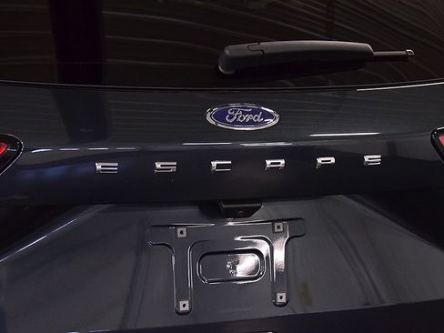 Used 2022 Ford Escape Titanium w/ Class II Trailer Tow Package AWD/4WD image 13