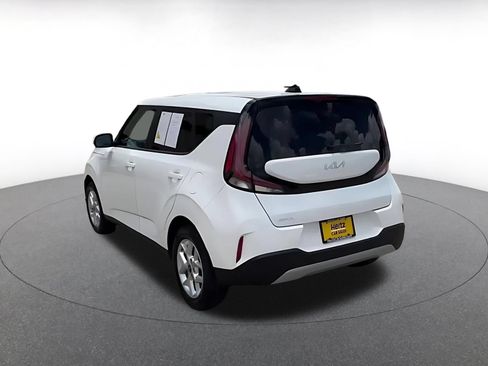 Used 2025 Kia Soul LX w/ LX Technology Package FWD image 9