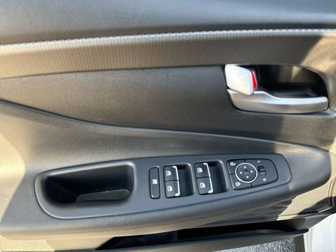 Used 2020 Hyundai Santa Fe SE image 15