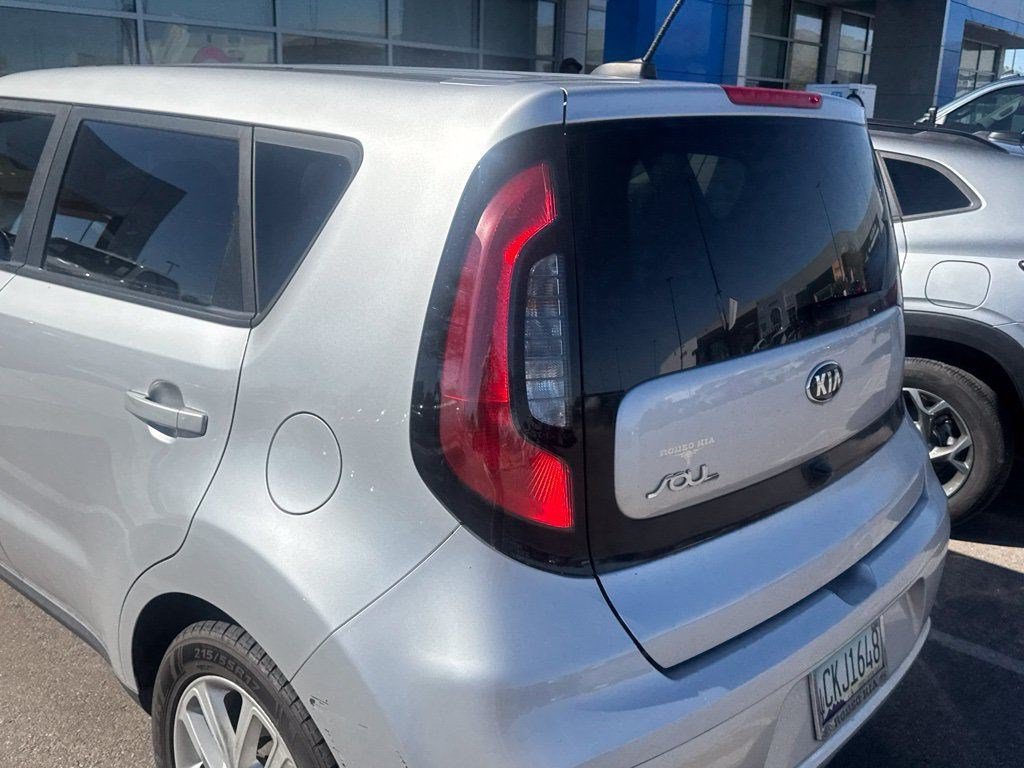 Used 2018 Kia Soul + w/ Audio Package FWD image 15