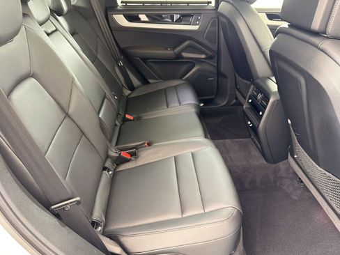Certified 2024 Porsche Cayenne image 31