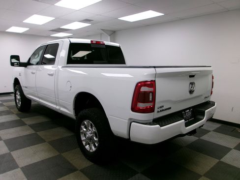 Used 2024 RAM 2500 Laramie AWD/4WD image 2