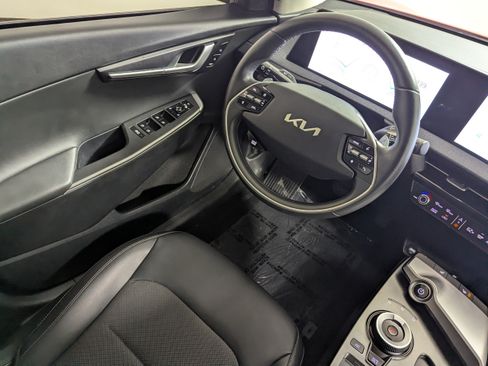 Used 2024 Kia EV6 Light RWD image 9