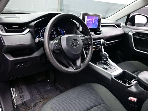 Used 2024 Toyota RAV4 LE AWD/4WD image 12