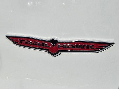 Used 2019 Jeep Cherokee Trailhawk image 29