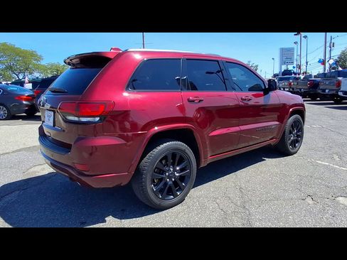 Used 2019 Jeep Grand Cherokee Altitude AWD/4WD image 8