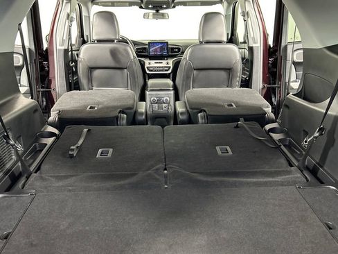 Used 2022 Ford Explorer XLT w/ Equipment Group 202A AWD/4WD image 22