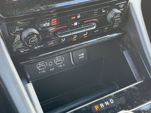 Used 2025 Jeep Grand Cherokee Limited image 23