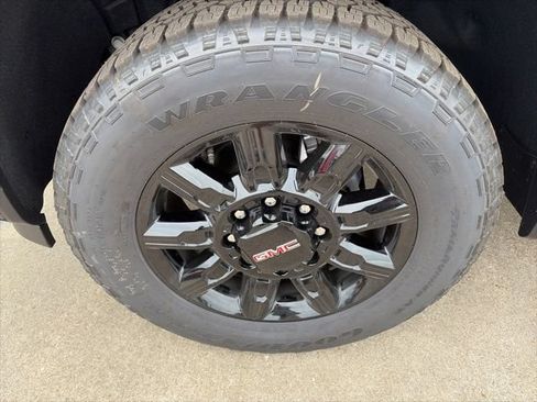 New 2026 GMC Sierra 2500 AT4 w/ LPO, Black Badging Package AWD/4WD image 10