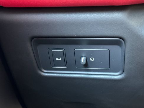 Used 2025 Jaguar F-PACE R-Dynamic S image 32