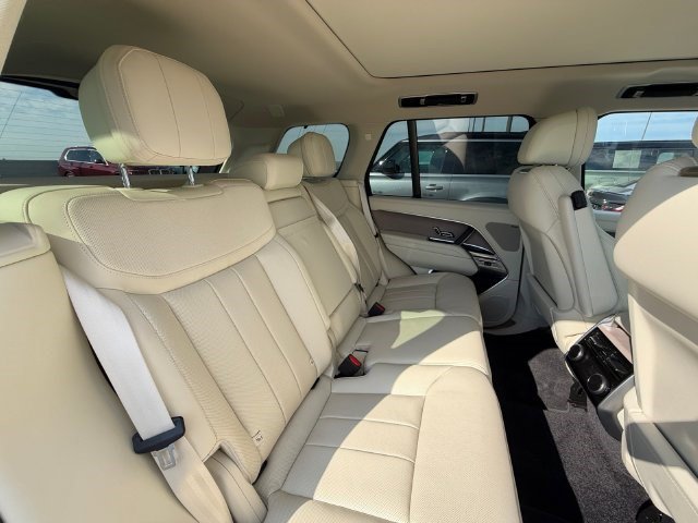 Used 2023 Land Rover Range Rover SE AWD/4WD image 17