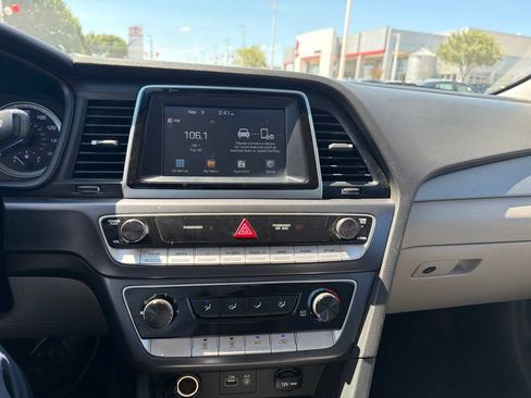 Used 2018 Hyundai Sonata SE FWD image 4