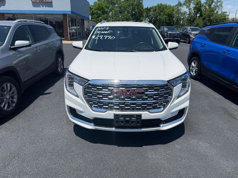 Used 2023 GMC Terrain Denali w/ Denali Premium Package AWD/4WD image 5