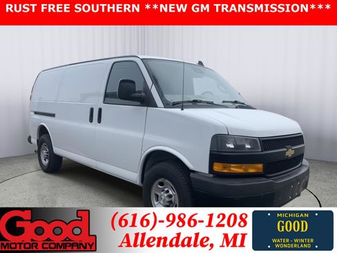 Used 2021 Chevrolet Express 3500 w/ Driver Convenience Package RWD image 1