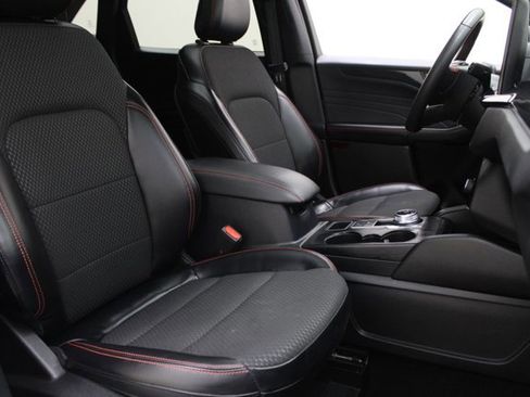 Certified 2023 Ford Escape ST-Line Select w/ Tech Pack #2 image 5