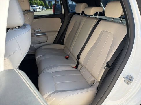 Used 2025 Mercedes-Benz GLA 250 4MATIC w/ Winter Package image 20