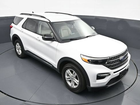 Used 2023 Ford Explorer XLT w/ Equipment Group 202A AWD/4WD image 26