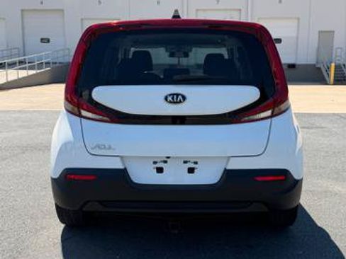 Used 2020 Kia Soul LX FWD image 4