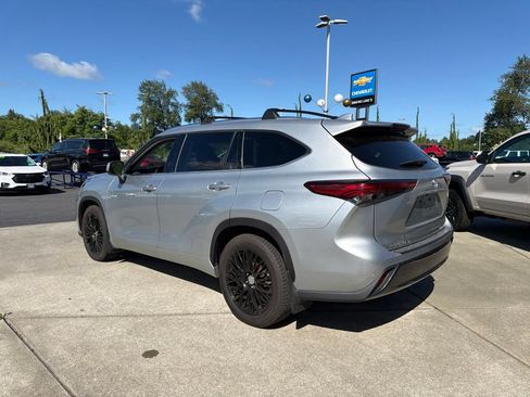 Used 2020 Toyota Highlander Limited AWD/4WD image 3
