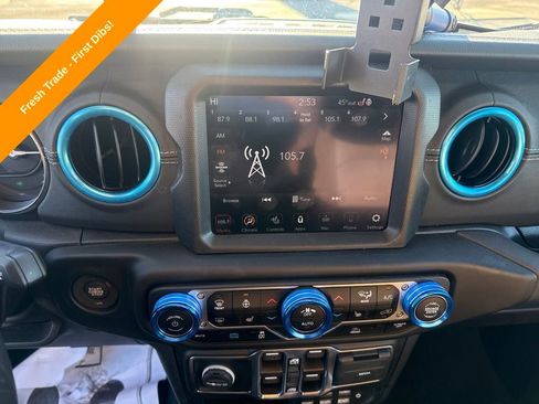 Used 2022 Jeep Wrangler Unlimited Sahara w/ Cold Weather Group image 13