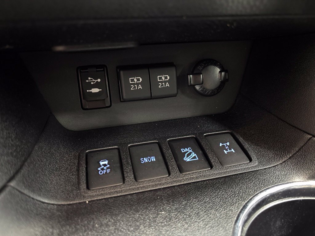 Used 2019 Toyota Highlander SE AWD/4WD image 24