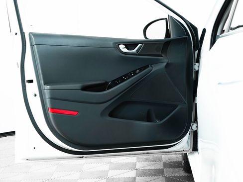 Used 2017 Hyundai Ioniq Limited image 16