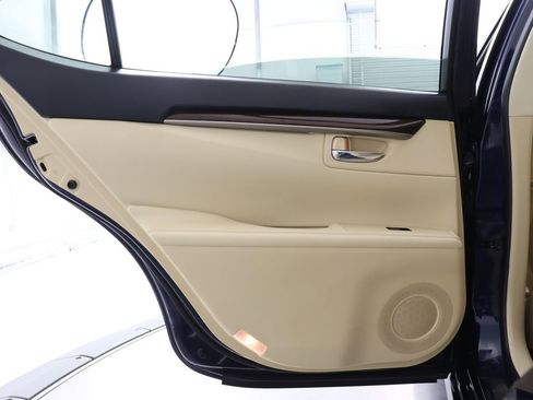 Used 2015 Lexus ES 350 w/ Luxury Package image 37