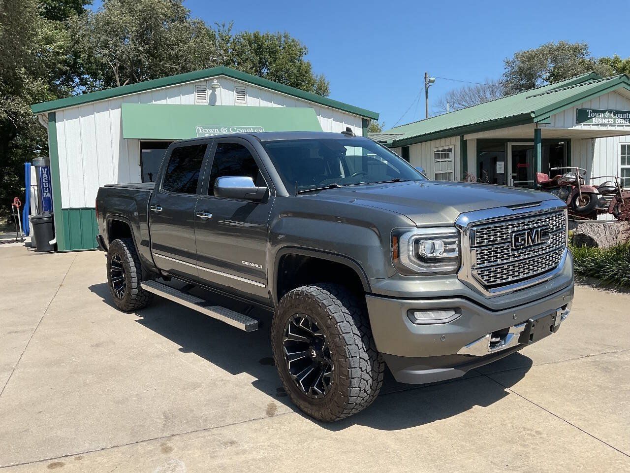 Used 2017 GMC Sierra 1500 Denali w/ Denali Ultimate Package AWD/4WD image 3
